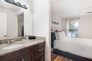 Desk, iron/ironing board, travel cot, WiFi