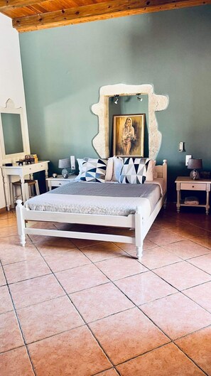 Studio, Smoking | 9 bedrooms