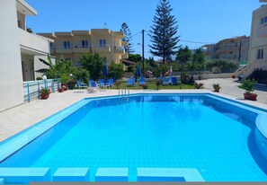 4 bedrooms, desk - Litinas Apartments With Pool (Chania)