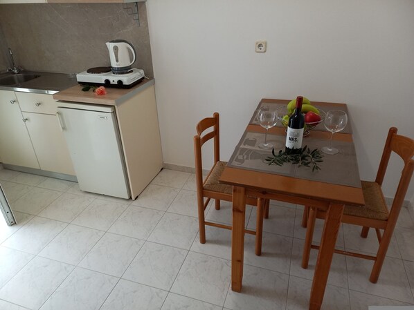 アパートメント 喫煙可 | 4 室のベッドルーム、デスク