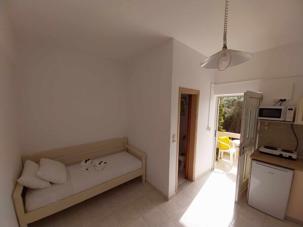 4 bedrooms, desk - Nik Litinas Apartments With Pool (Chania)