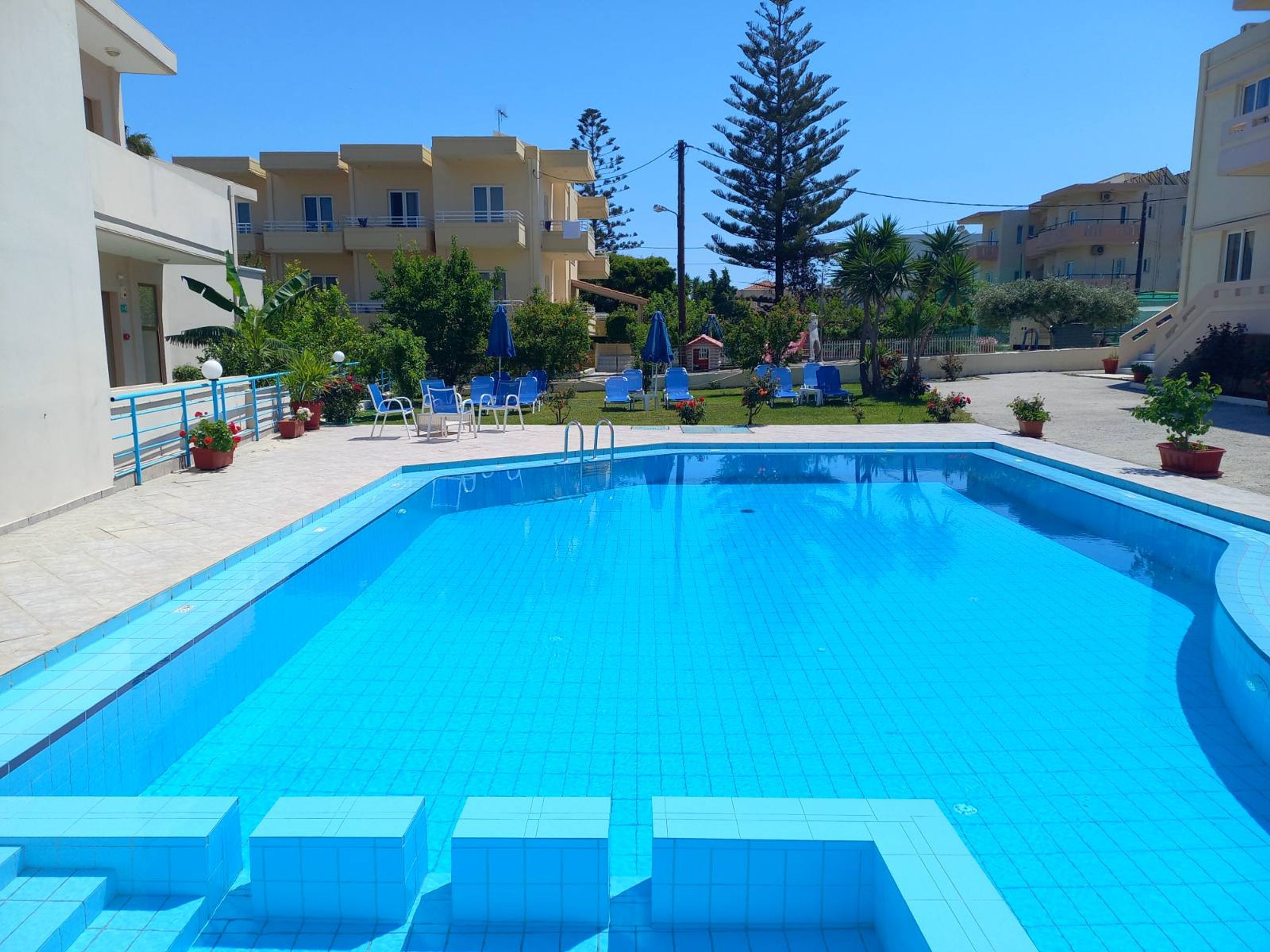 Apartment, Smoking | 4 bedrooms, desk