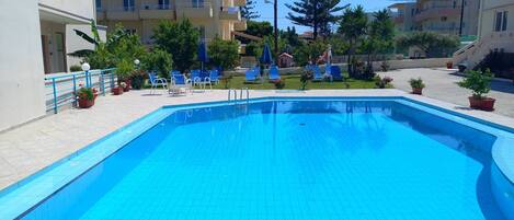 Apartment, Smoking | 4 bedrooms, desk