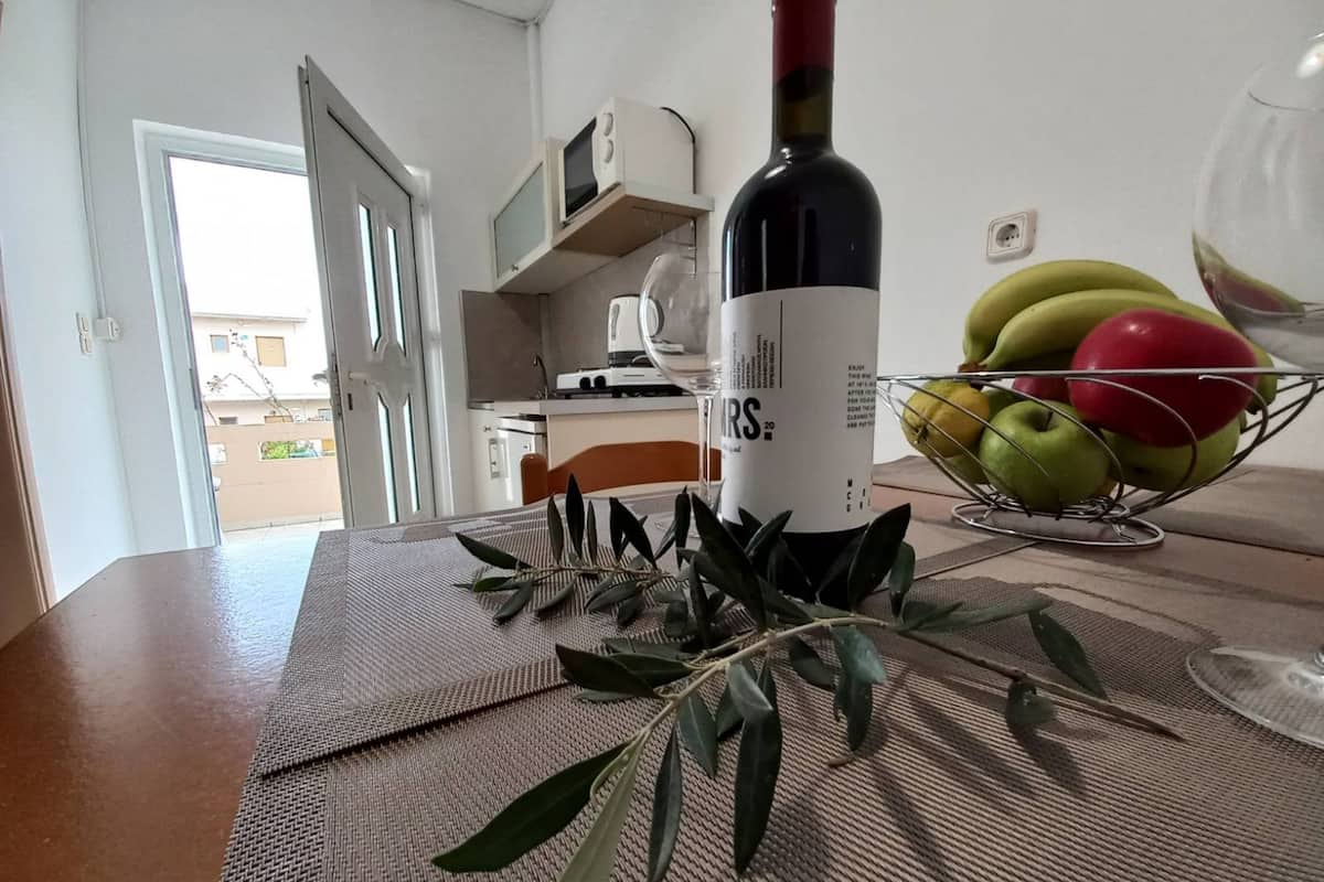 Apartment, Smoking