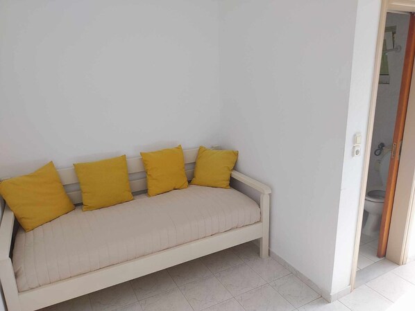 apartman, dohányzó | 4 hálószoba és íróasztal