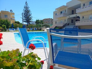 4 bedrooms, desk - Nik Litinas Apartments With Pool (Chania)