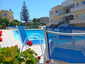4 bedrooms, desk - Nik Litinas Apartments With Pool (Chania)
