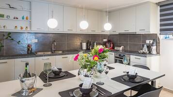 Apartment, Smoking | 2 bedrooms, soundproofing