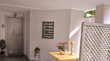 Apartment, Smoking | 2 bedrooms, soundproofing