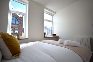 2 bedrooms, iron/ironing board, internet, bed sheets - CITYeSCAPE - 2BR apt 2, ensuite, Sofa Bed, NQ (Greater Manchester)