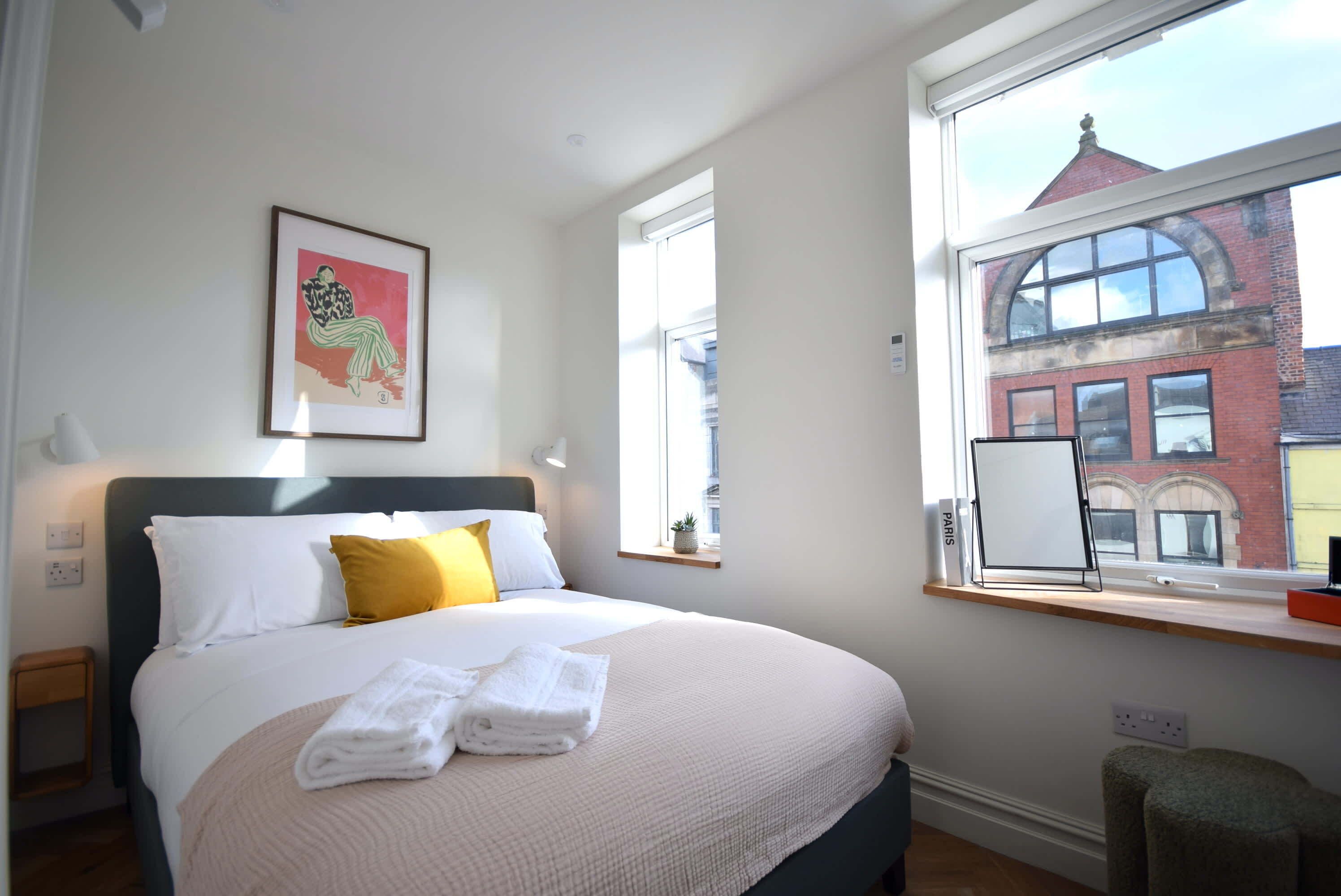 2 bedrooms, iron/ironing board, internet, bed sheets