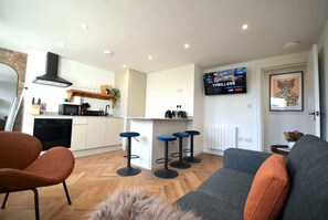 TV - CITYeSCAPE - 2BR apt 2, ensuite, Sofa Bed, NQ (Greater Manchester)