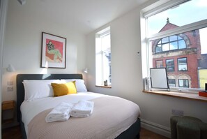 2 bedrooms, iron/ironing board, internet, bed sheets