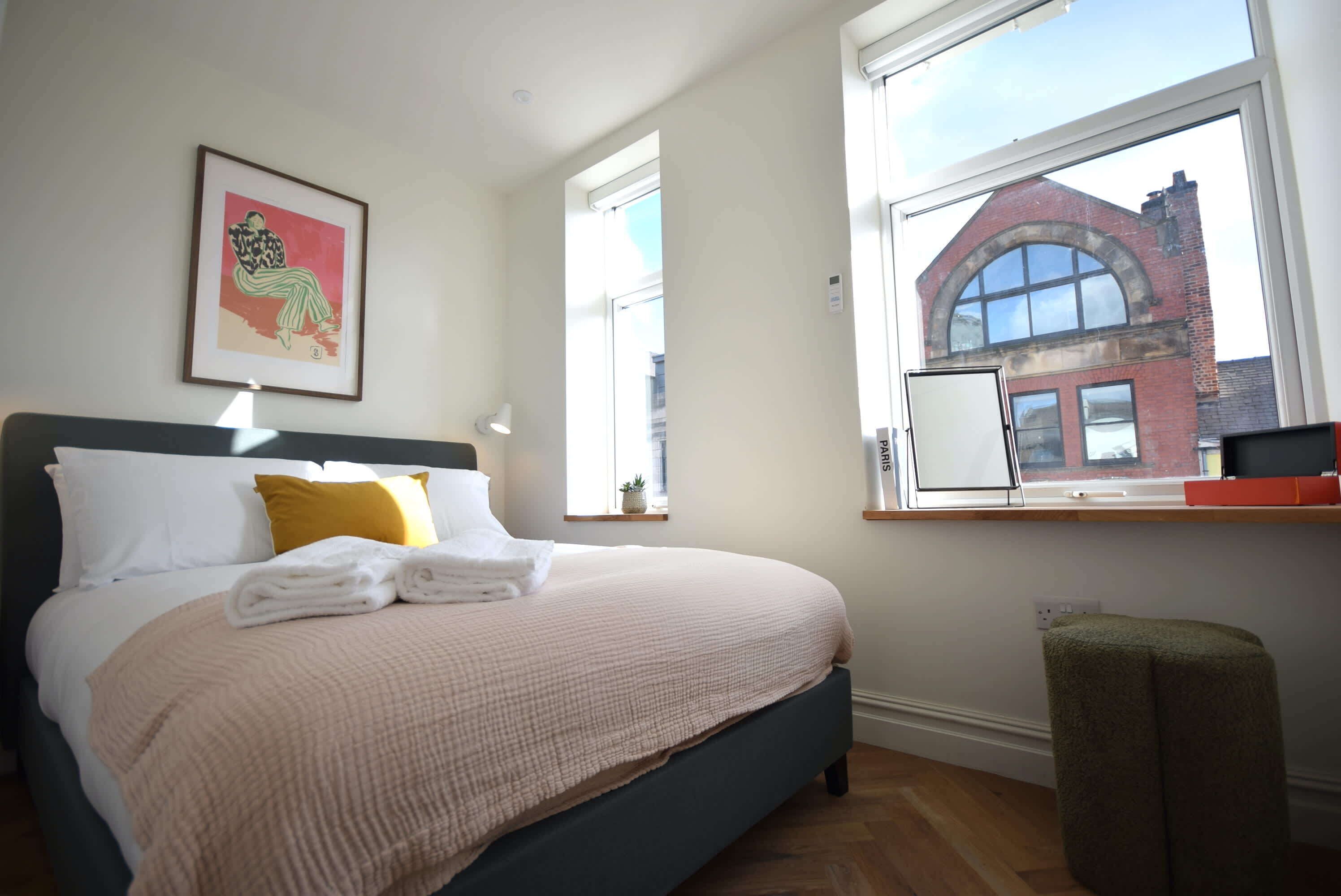 2 bedrooms, iron/ironing board, internet, bed sheets