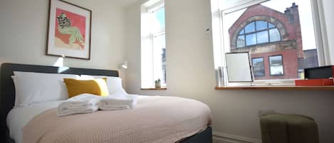 2 bedrooms, iron/ironing board, internet, bed sheets