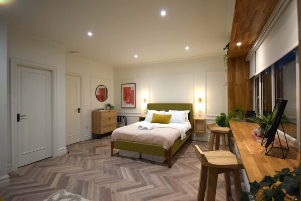 1 bedroom, iron/ironing board, internet, bed sheets