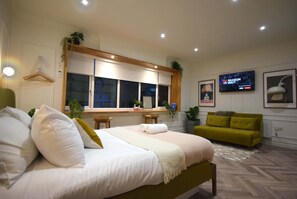 1 bedroom, iron/ironing board, internet, bed sheets