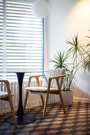 Apartment, 1 Bedroom, Accessible, Balcony | Dining