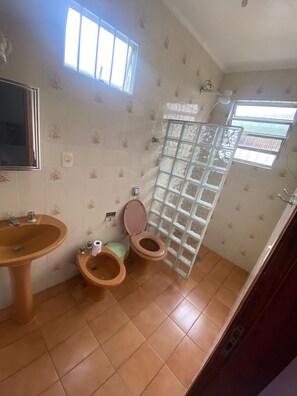 Bidet - Cozy house in Solemar, 400 meters from the beach, pet friendly. (Solemar Praia Grande)