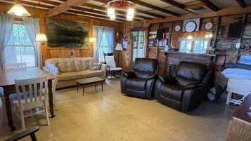 Villa, 4 Bedrooms | Living area