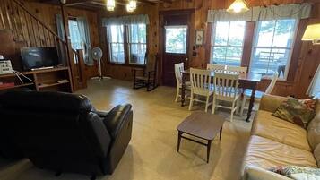 Villa, 4 habitaciones | Área de sala de estar