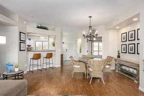 Condo, 2 Bedrooms | Interior