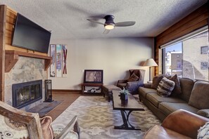 Condo, 2 Bedrooms | Living area