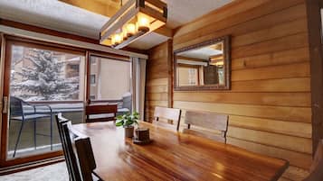 Condo, 2 Bedrooms | Dining