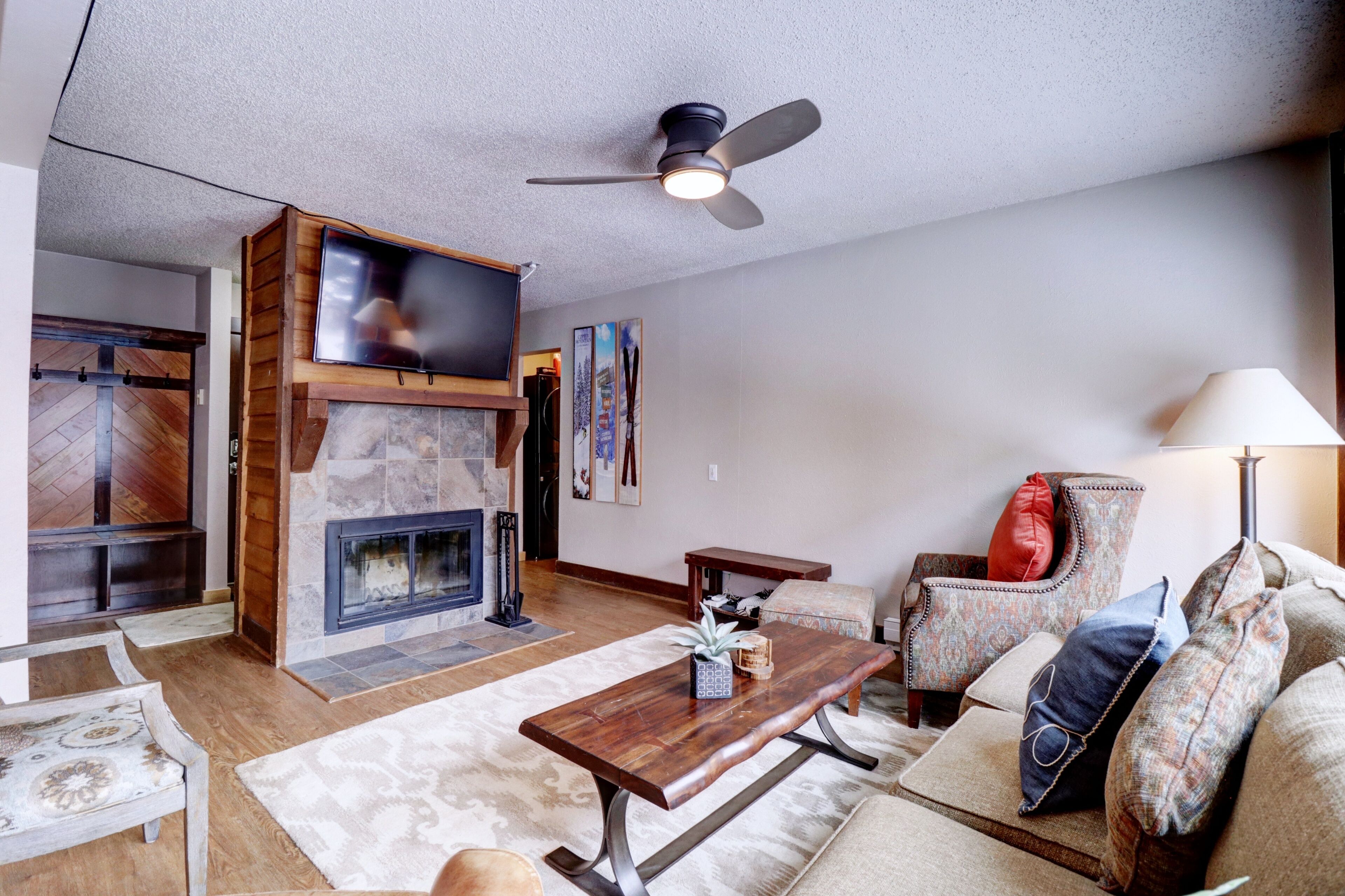 Condo, 2 phòng ngủ | Khu phòng khách