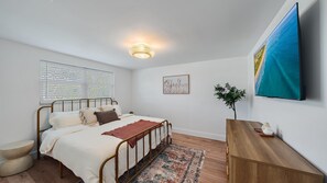 House, 2 Bedrooms | 2 bedrooms, laptop workspace, iron/ironing board, free WiFi - Coastal Cottage 2 Bedroom Home (Sarasota)