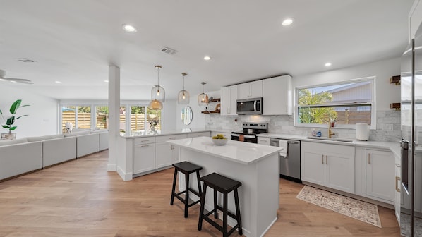 Private kitchen - Coastal Cottage 2 Bedroom Home (Sarasota)