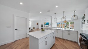 House, 2 Bedrooms | Private kitchen