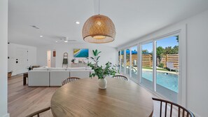 Interior - Coastal Cottage 2 Bedroom Home (Sarasota)