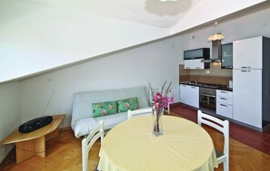 Apartment (Two Bedroom Apartment 3) | Private kitchen