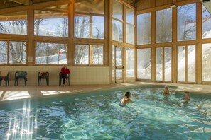 Indoor pool, a heated pool - 150m from resort center, swimming pool, sauna, balcony, tv, ski locker, 25-30m² (Saint-Sorlin-d'Arves)