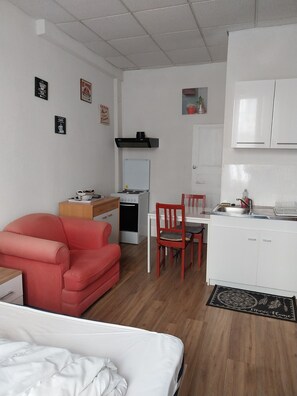 Interior - 20.50M2 STUDIO on the ground floor FOR 1 OR 2 PEOPLE (Néris-les-Bains)