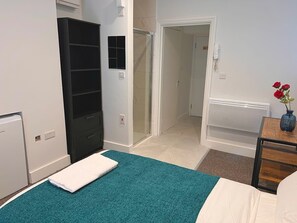 1 Schlafzimmer, Schreibtisch, Bügeleisen/Bügelbrett, WLAN