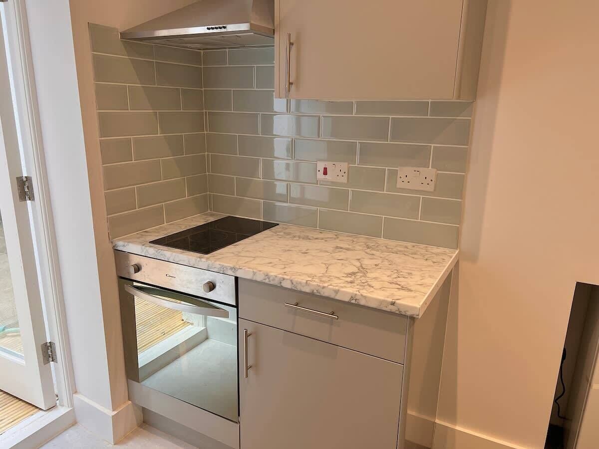 Fridge, oven, stovetop