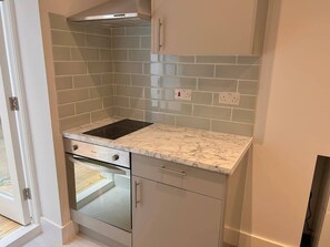 Fridge, oven, stovetop