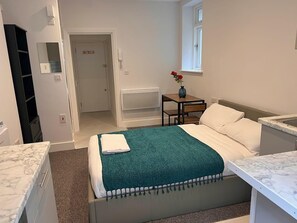 1 bedroom, desk, iron/ironing board, WiFi