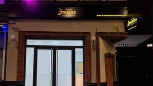 Imej tidak diklasifikasikan, 3 daripada 8, butang