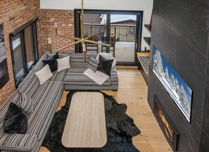 Smart TV, fireplace