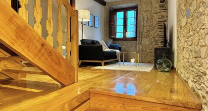 2 ROOMS IN THE HEART OF THE OLD TOWN OF ST JACQUES DE COMPOSTELLE