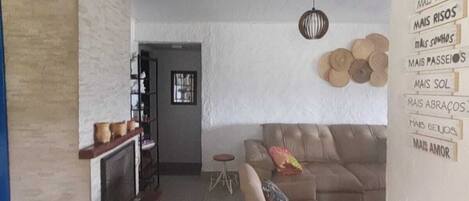 Een smart-tv en een open haard