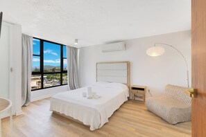 6 bedrooms, iron/ironing board, free WiFi, bed sheets