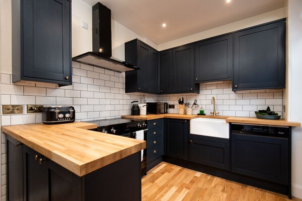 Fridge, microwave, oven, dishwasher