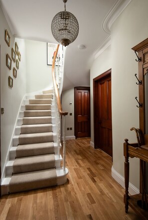 المنشأة من الداخل