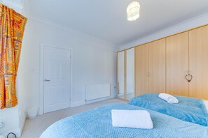 Bungalou | 2 dormitoris, escriptori i espai de treball apte per a portàtils
