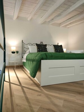 1 bedroom, iron/ironing board, WiFi, bed sheets - Spacious renovated Art Nouveau apartment overlooking Palermo's historic center (Palermo)