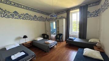 16 bedrooms, WiFi, bed sheets